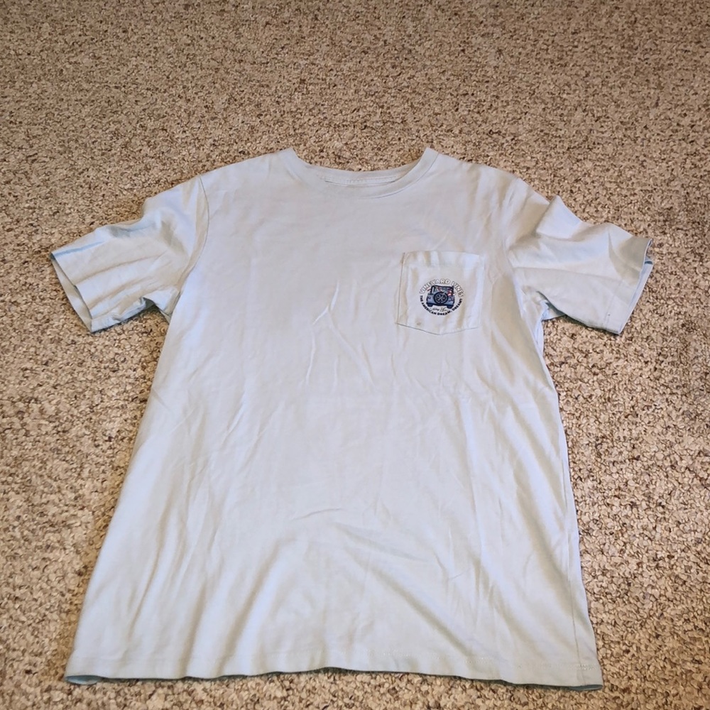 Great condition vineyard vines tee
